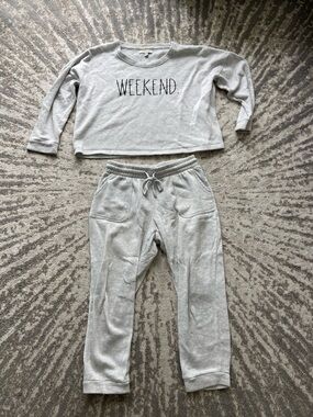 Rae Dunn Light Gray Sweatshirt with Black "WEEKEND." Print Size Medium
